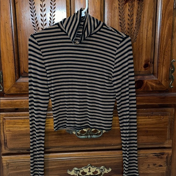 Top - Picture 1 of 2